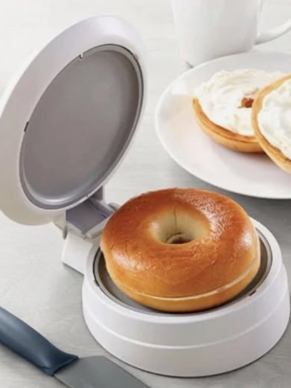 NEW NEVER USED  Pampered Chef Close and Cut Food Cutter